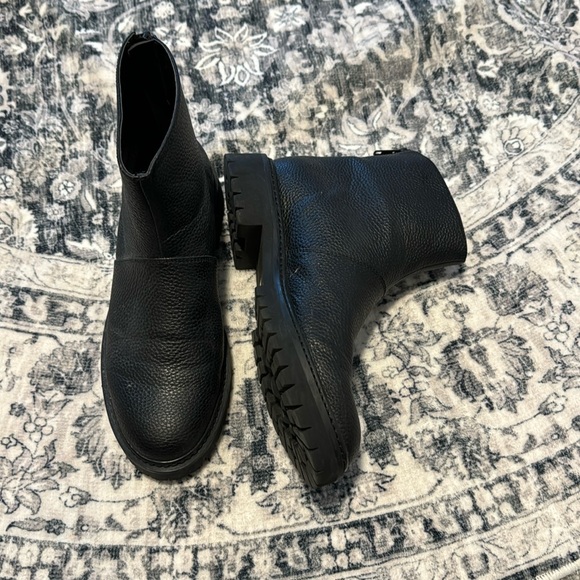 Matt & Nat Black Boots - size 8.5 - Picture 1 of 4